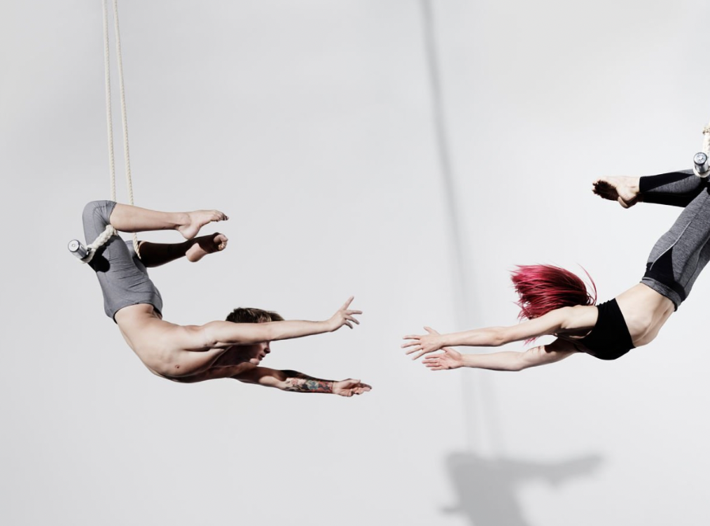 due atleti sul trapezio